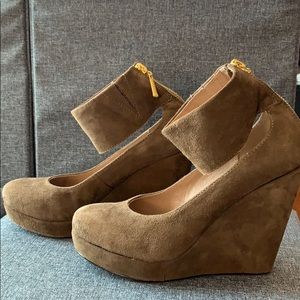 Envy Suede Platform Wedge Heel Size 6